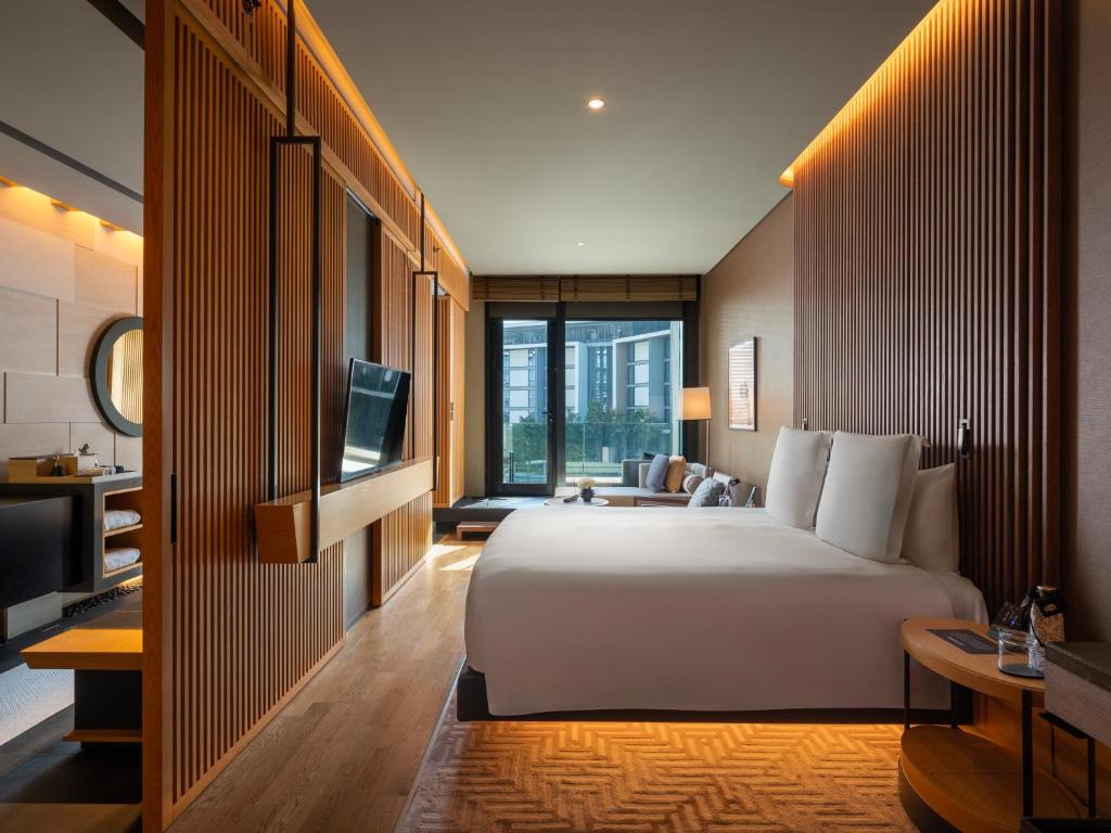 Bliss Room with Private Balcony - Image 6