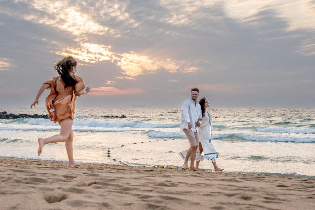 Family Room - Image 5