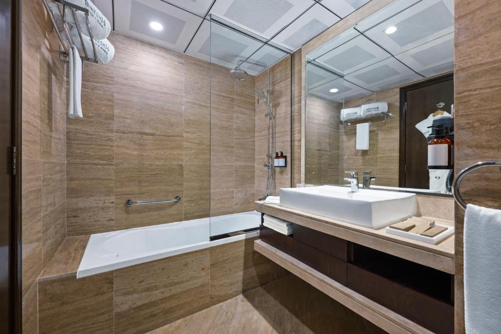 Deluxe Premium Level with Lounge Access - Image 6