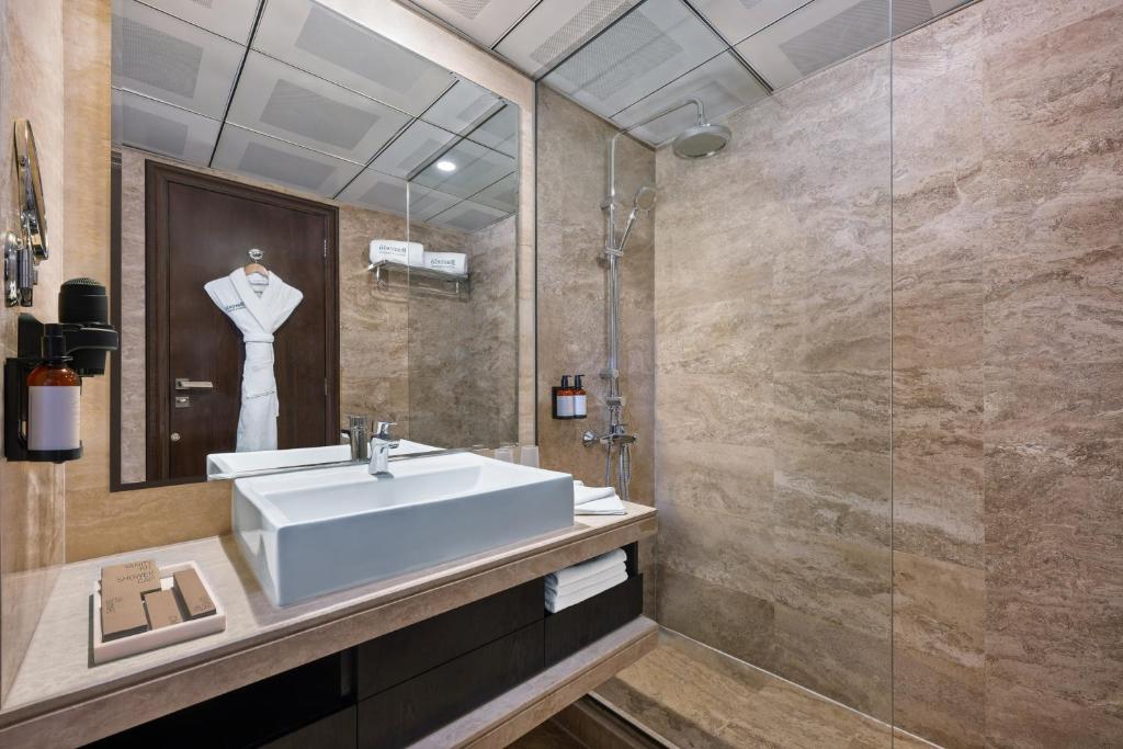 Deluxe Premium Level with Lounge Access - Image 7
