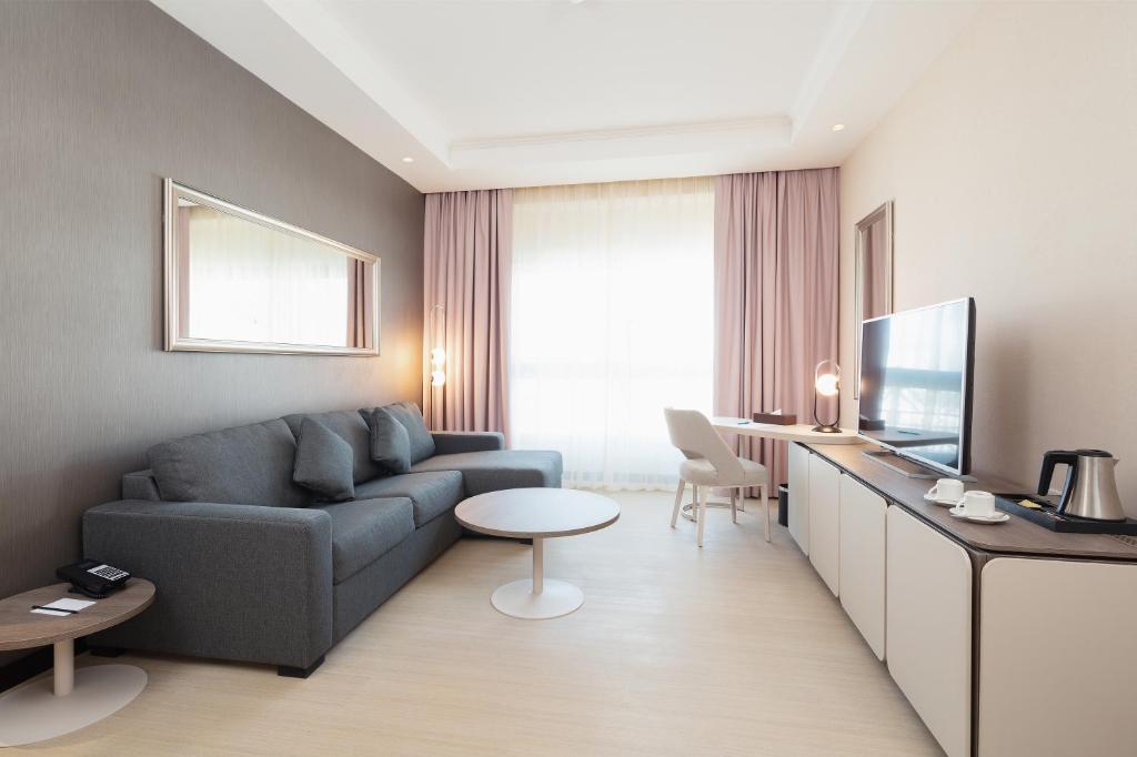 Suite - Image 2