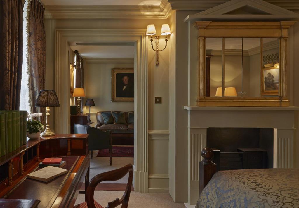 Junior Suite - Image 12