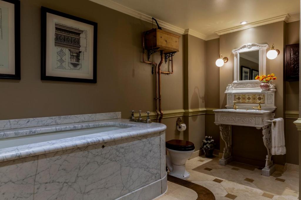 Junior Suite - Image 3