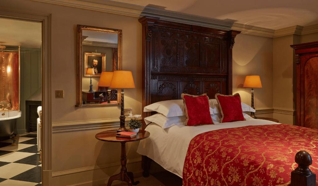 Luxury Double Room - Image 11