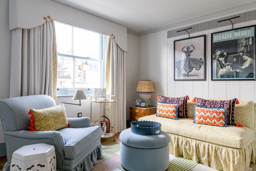 Deluxe King Room - Image 1