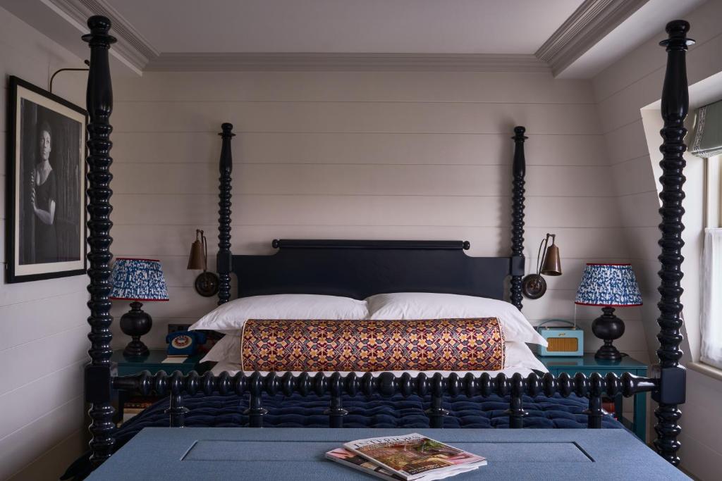 Deluxe King Room - Image 14