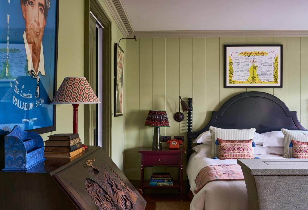 Deluxe King Room - Image 5