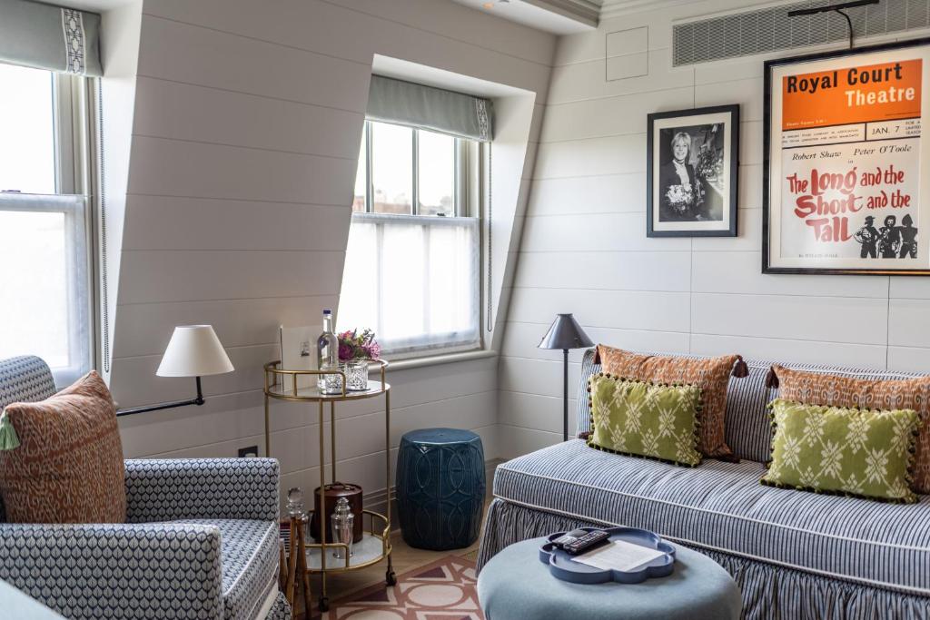 Deluxe King Room - Image 7