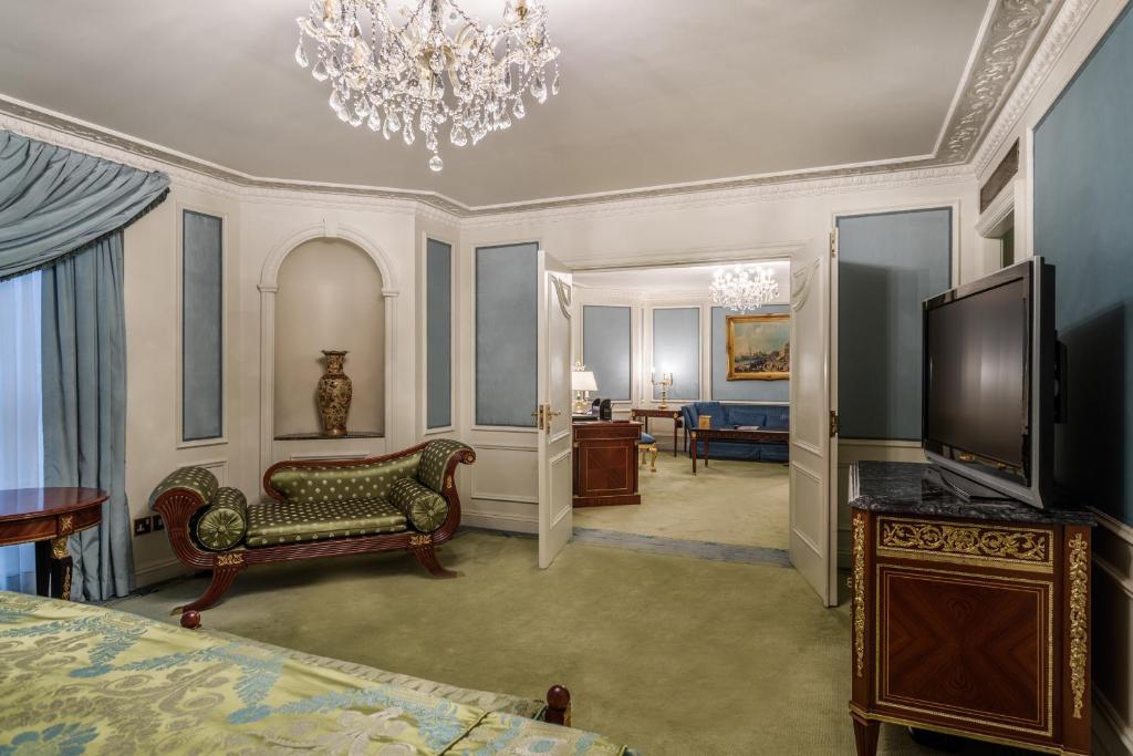 Ashburn Suite - Image 1