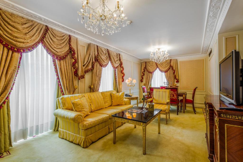 Harrington Suite - Image 4