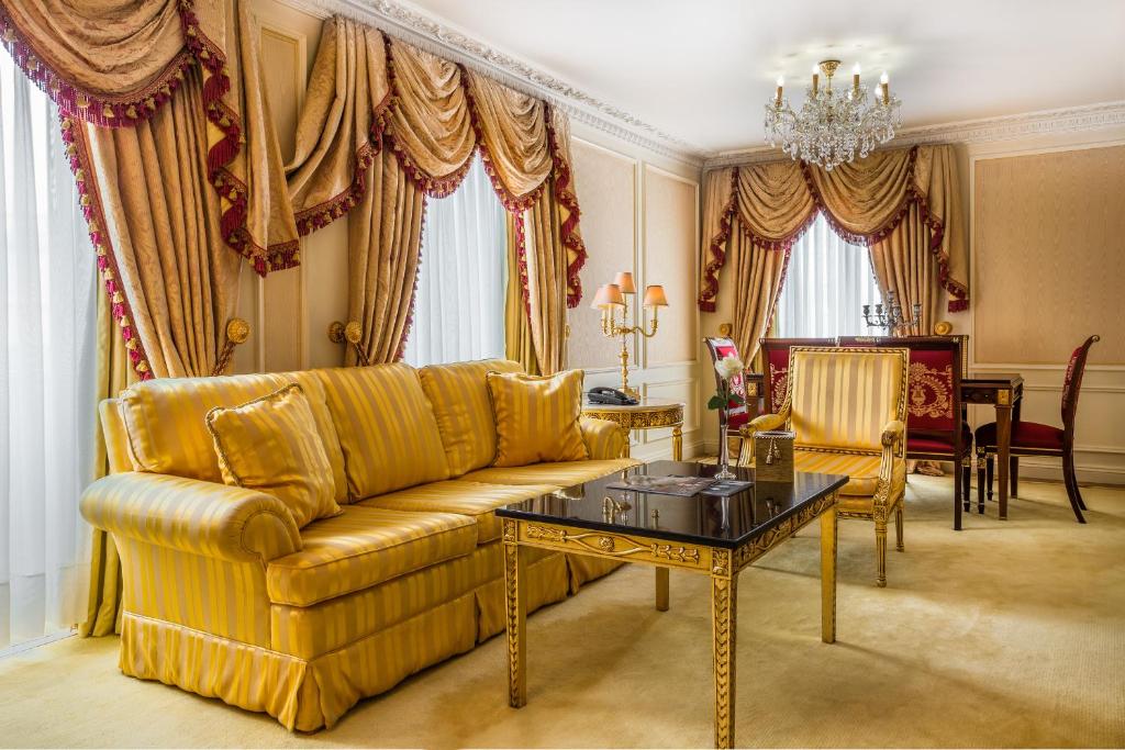 Harrington Suite - Image 1