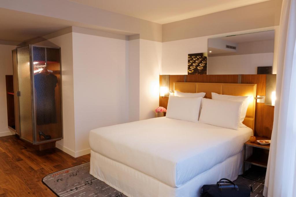 Junior King Suite - Image 3