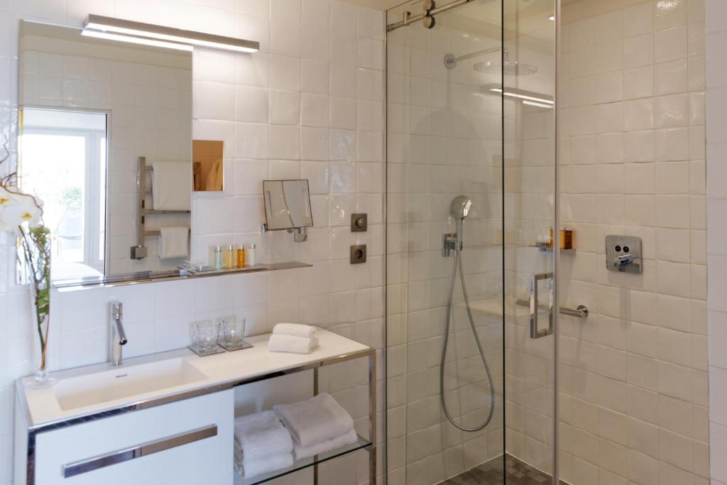 Junior King Suite - Image 4