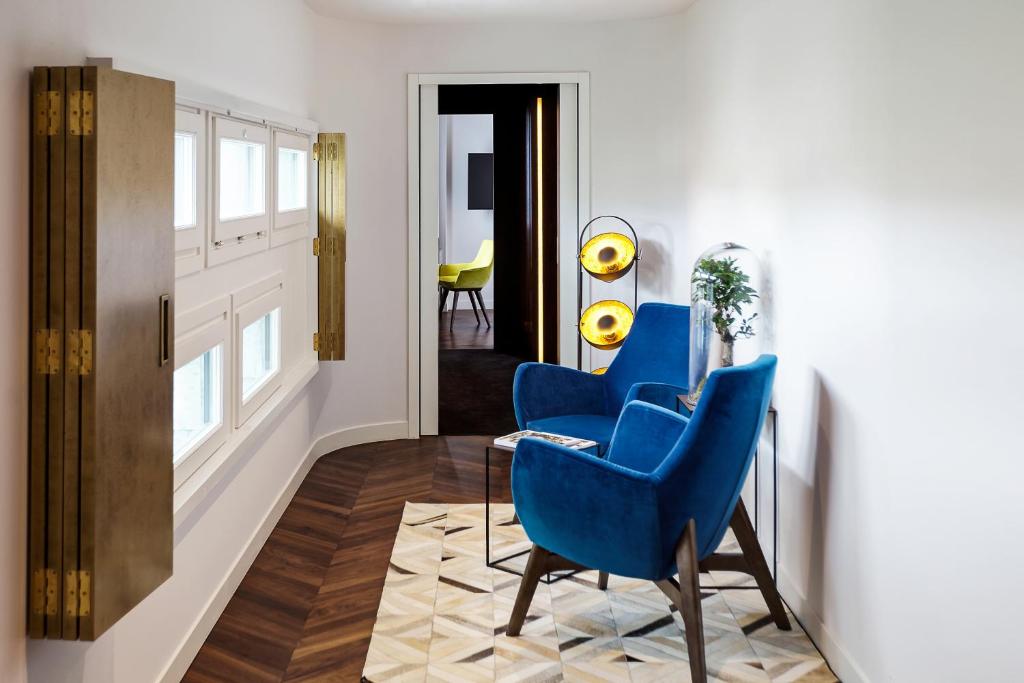 Signature Executive King Suite with Terrace - Image 4