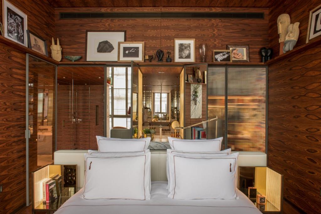 Deluxe Room - Image 2