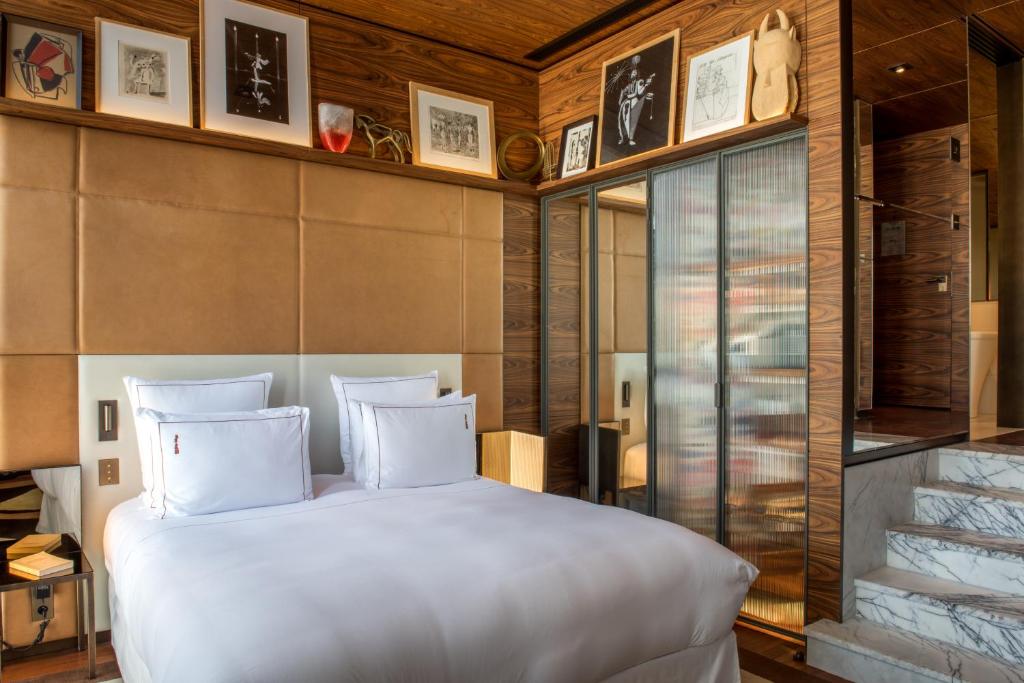 Deluxe Room - Image 1