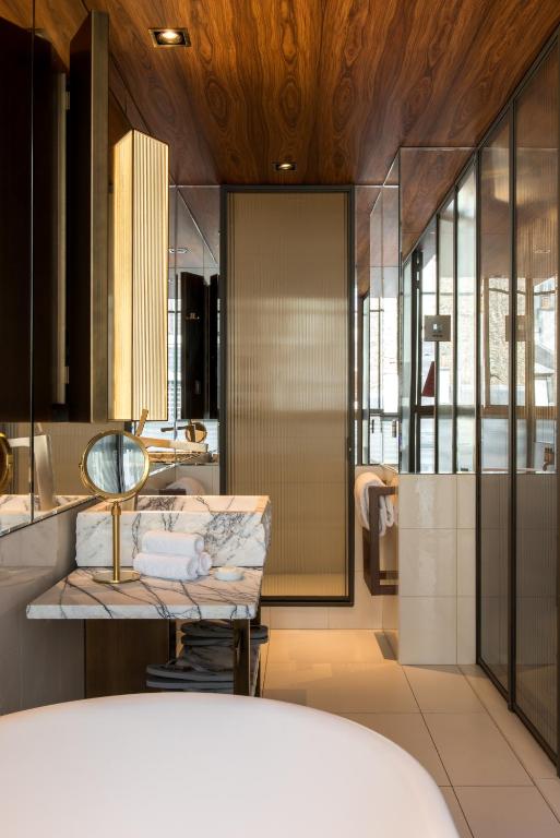 Deluxe Room - Image 3