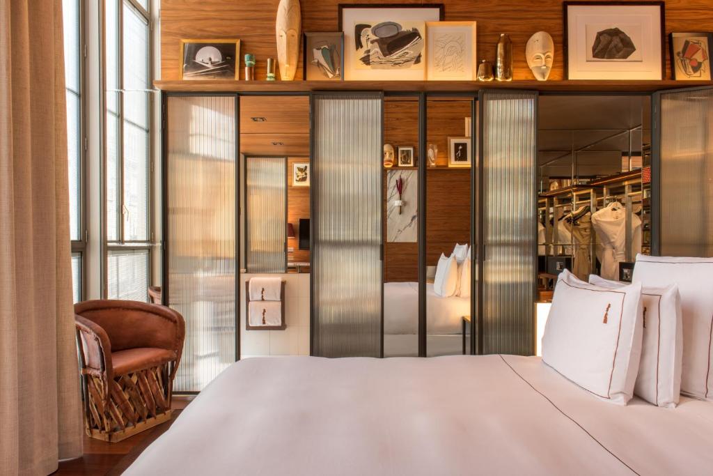 Executive Room - Image 1