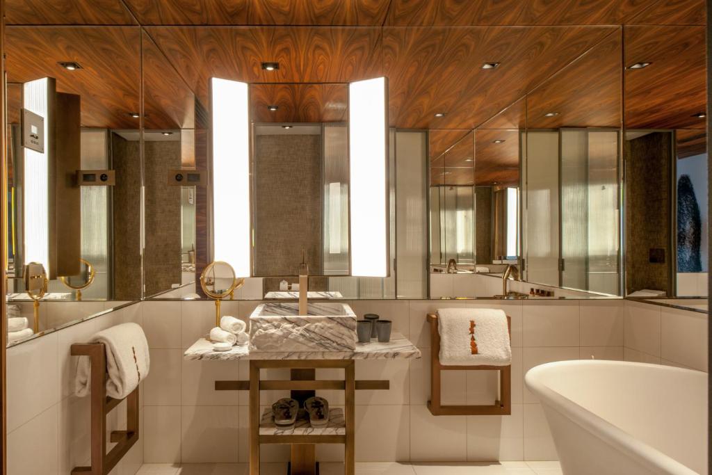 Executive Room - Image 2