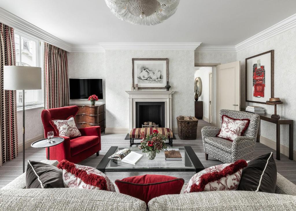 Deluxe Suite - Image 1