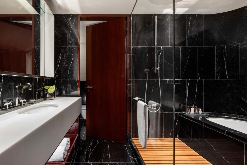Executive Double Room - Image 3