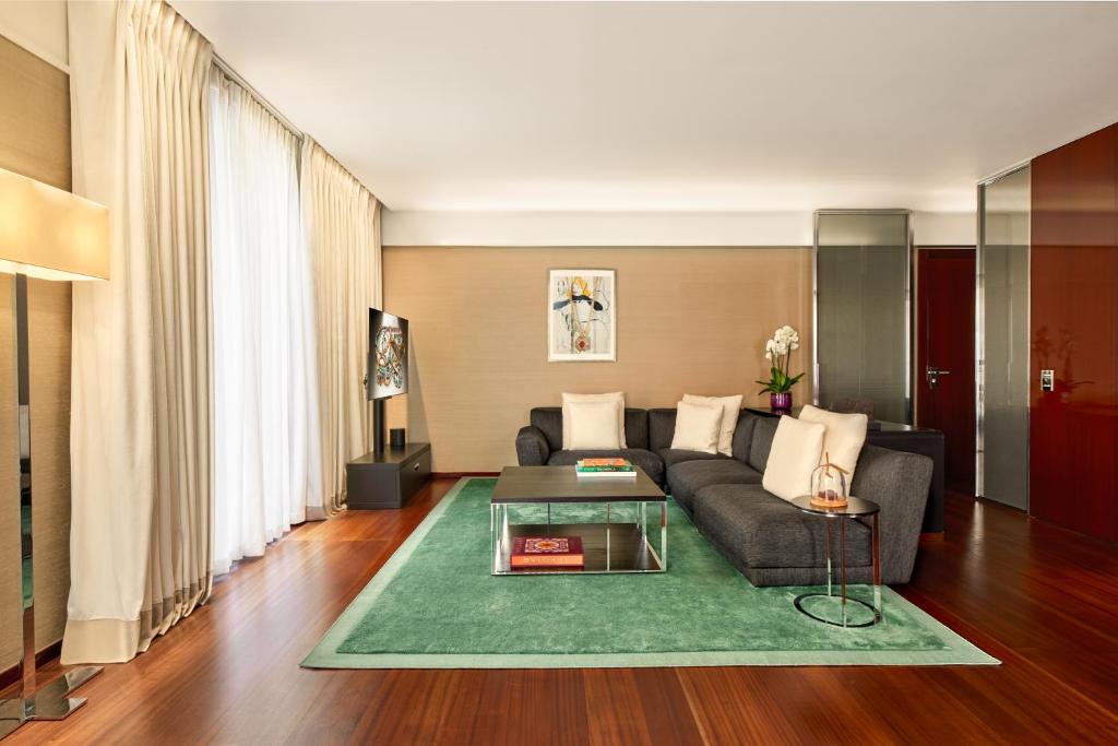 Knightsbridge Suite - Image 2