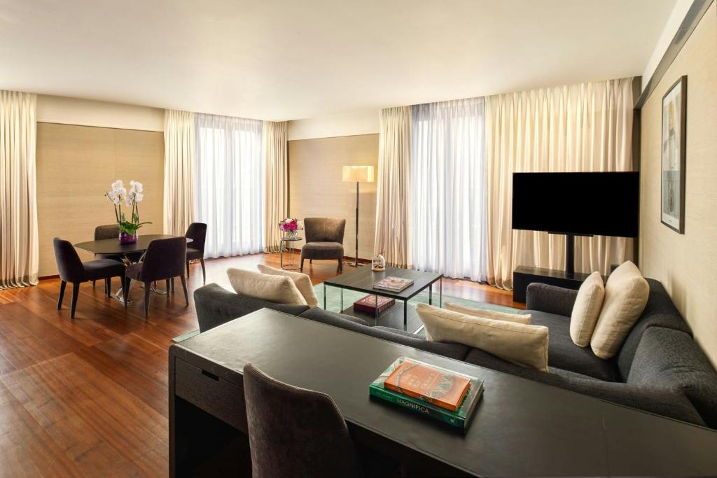Knightsbridge Suite - Image 7
