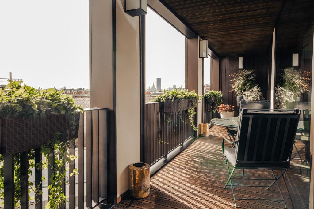 Deluxe Suite with Terrace - Image 1