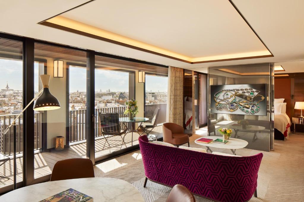 Deluxe Suite with Terrace - Image 2