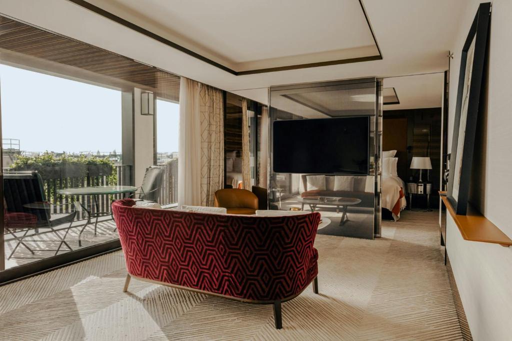 Deluxe Suite with Terrace - Image 6