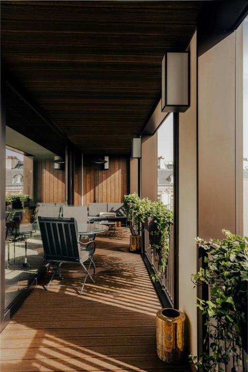 Deluxe Suite with Terrace - Image 8