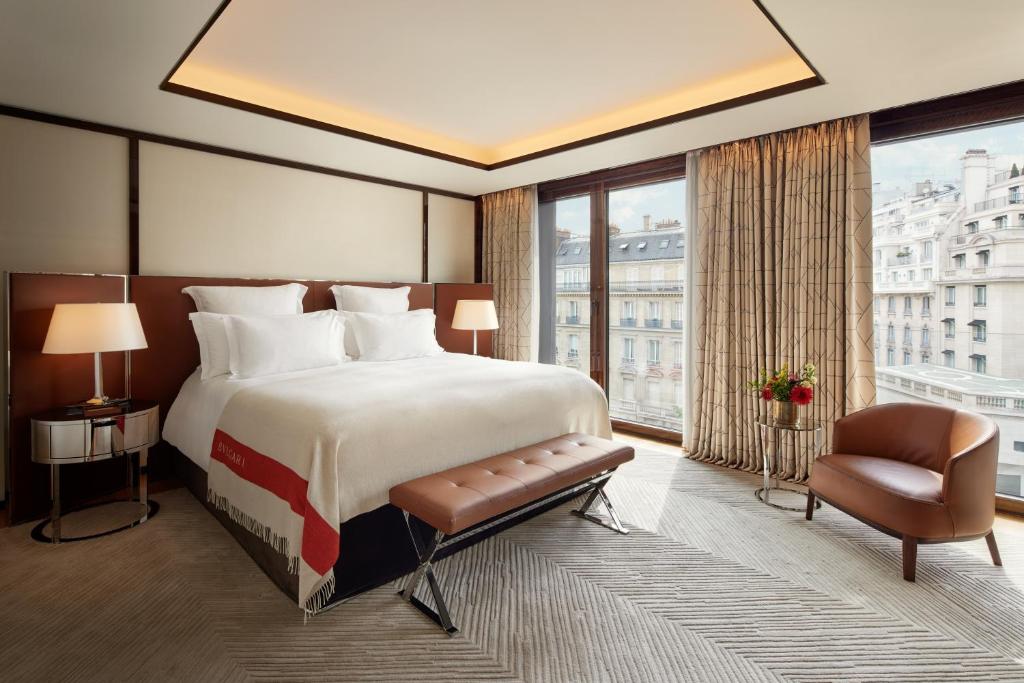 Deluxe Suite - Image 2