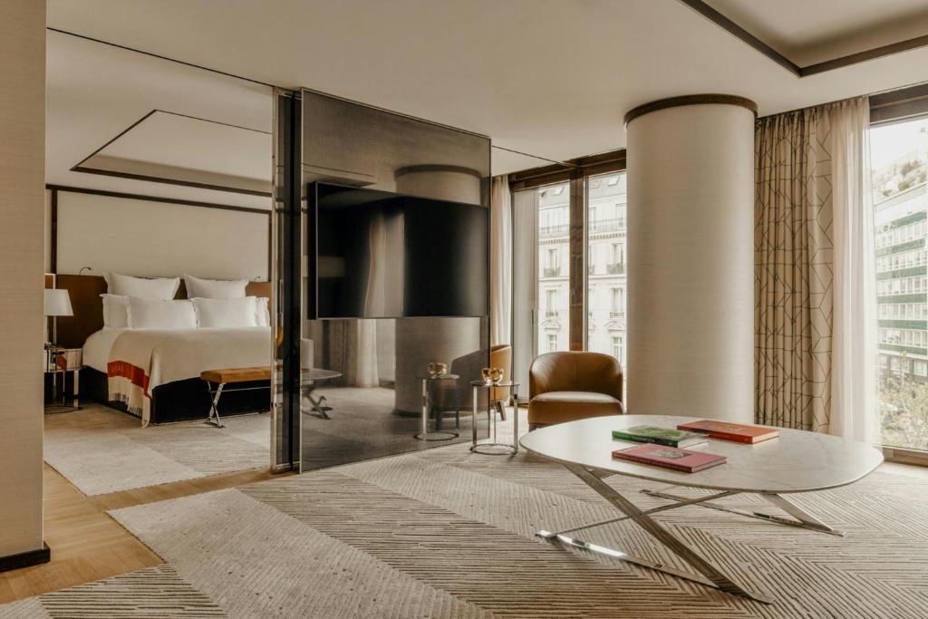 Deluxe Suite - Image 5