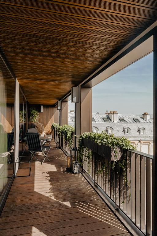Executive Suite with Terrace - Image 1