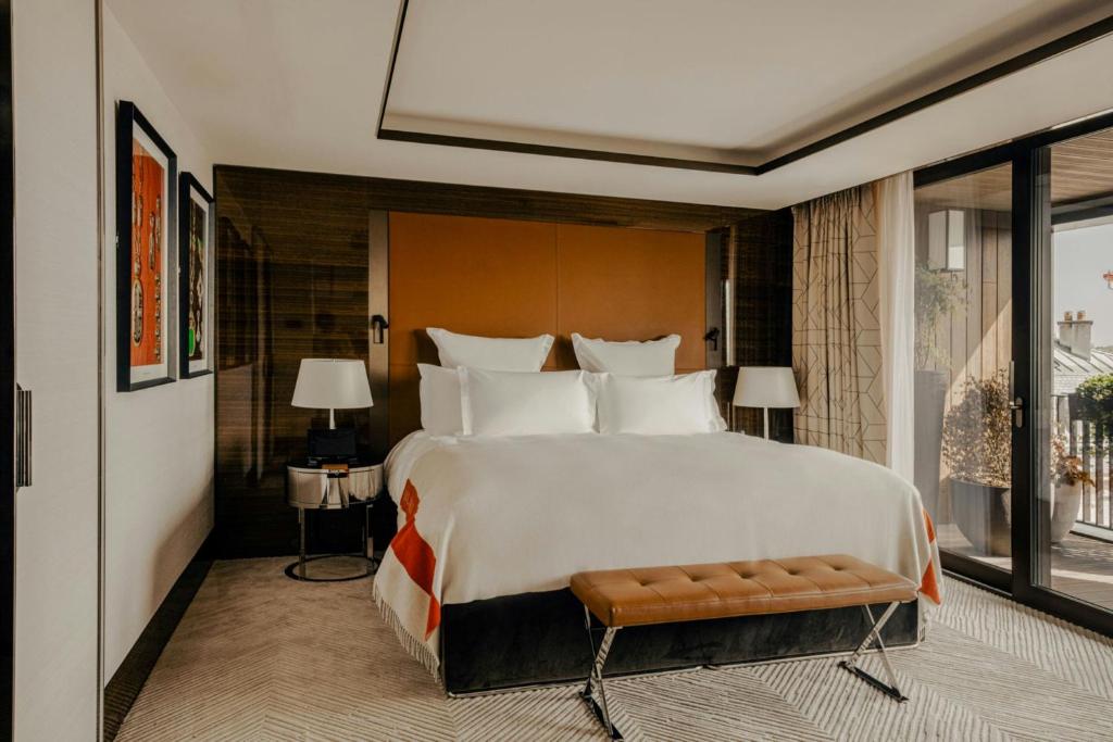 Executive Suite with Terrace - Image 11