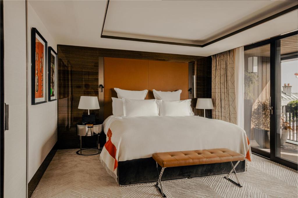 Executive Suite with Terrace - Image 3