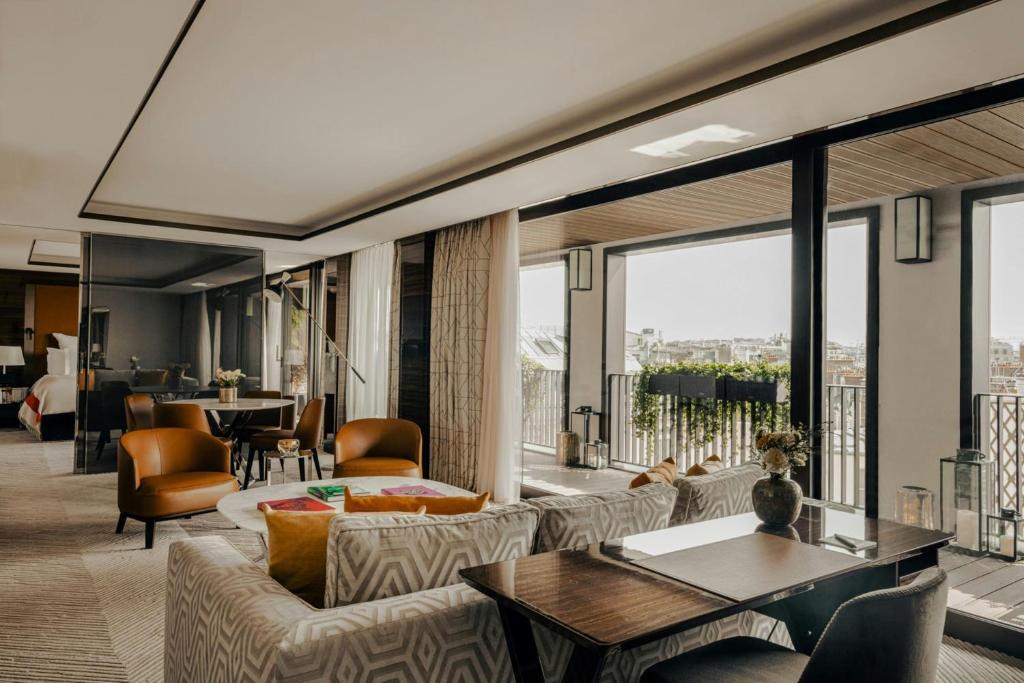 Executive Suite with Terrace - Image 5