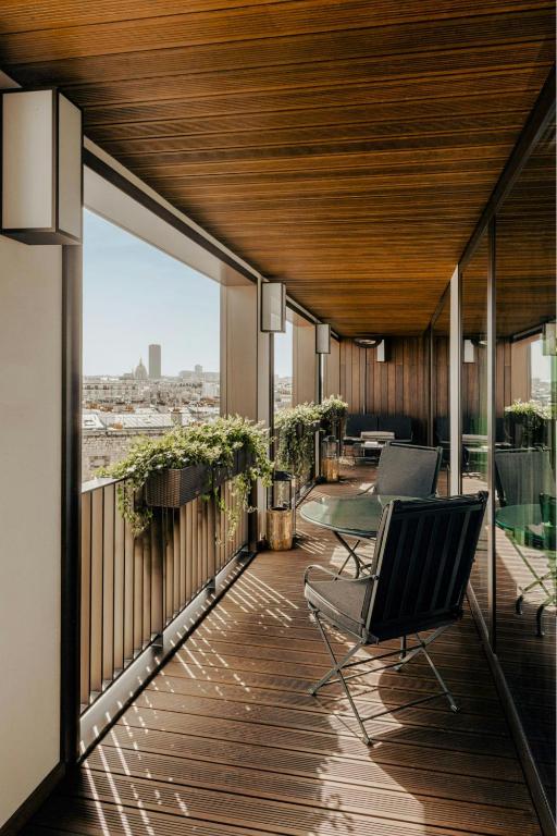 Executive Suite with Terrace - Image 6