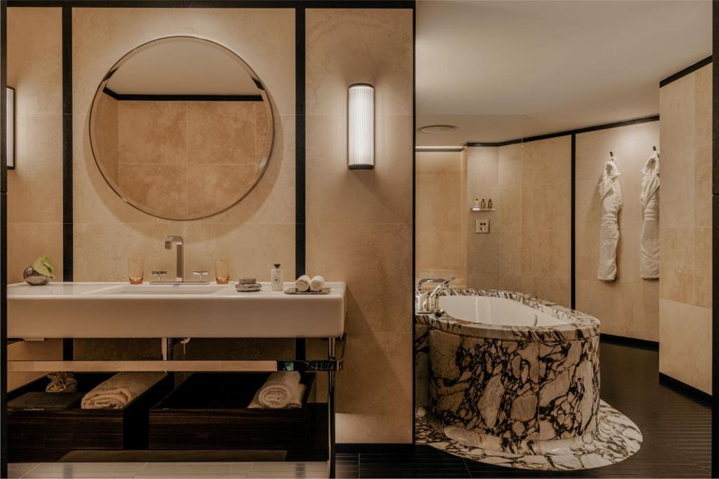 Executive Suite - Image 2