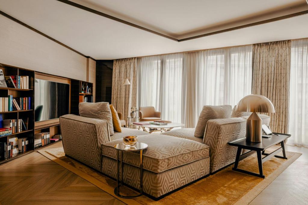 Executive Suite - Image 6