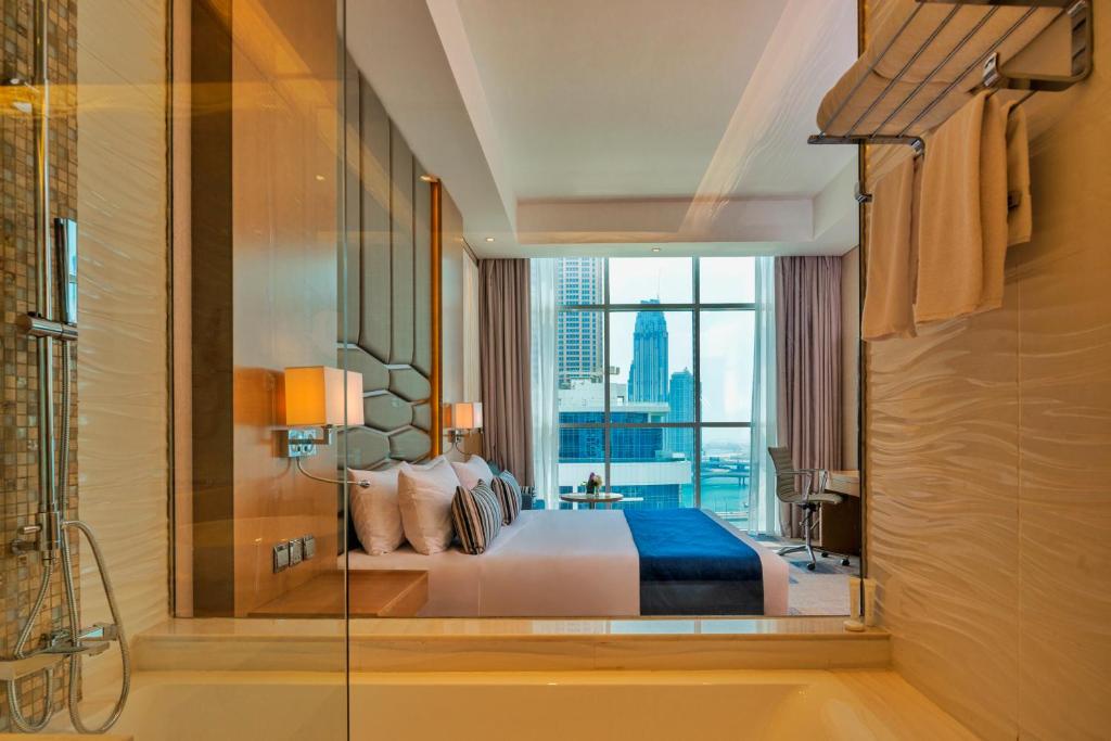 Deluxe Room Partial Canal View - Image 3