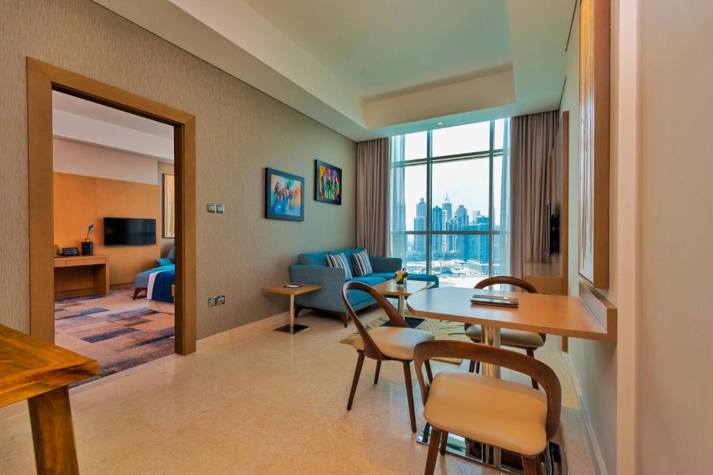 One Bedroom Suite - Dubai Canal View - Image 1