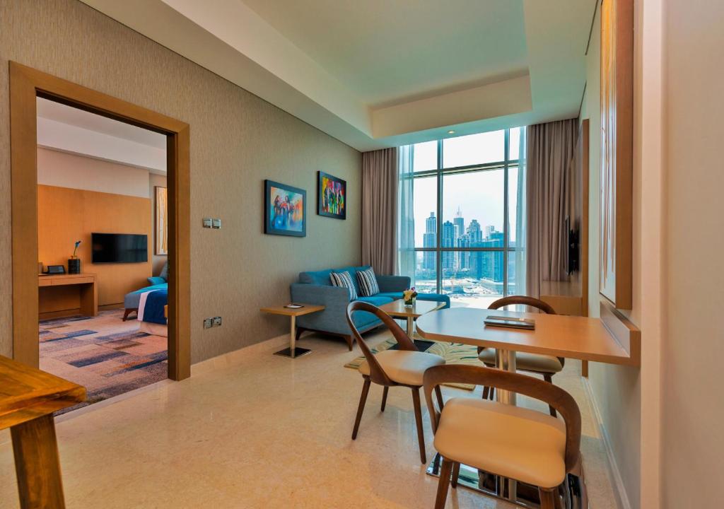 One Bedroom Suite - Dubai Canal View - Image 3