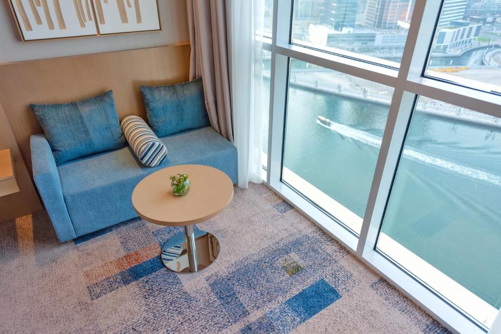 Premium Room Dubai Canal View - Image 2