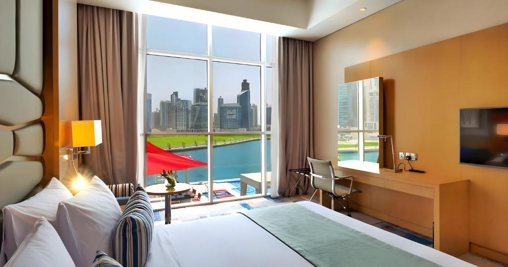 Premium Room Dubai Canal View - Image 1