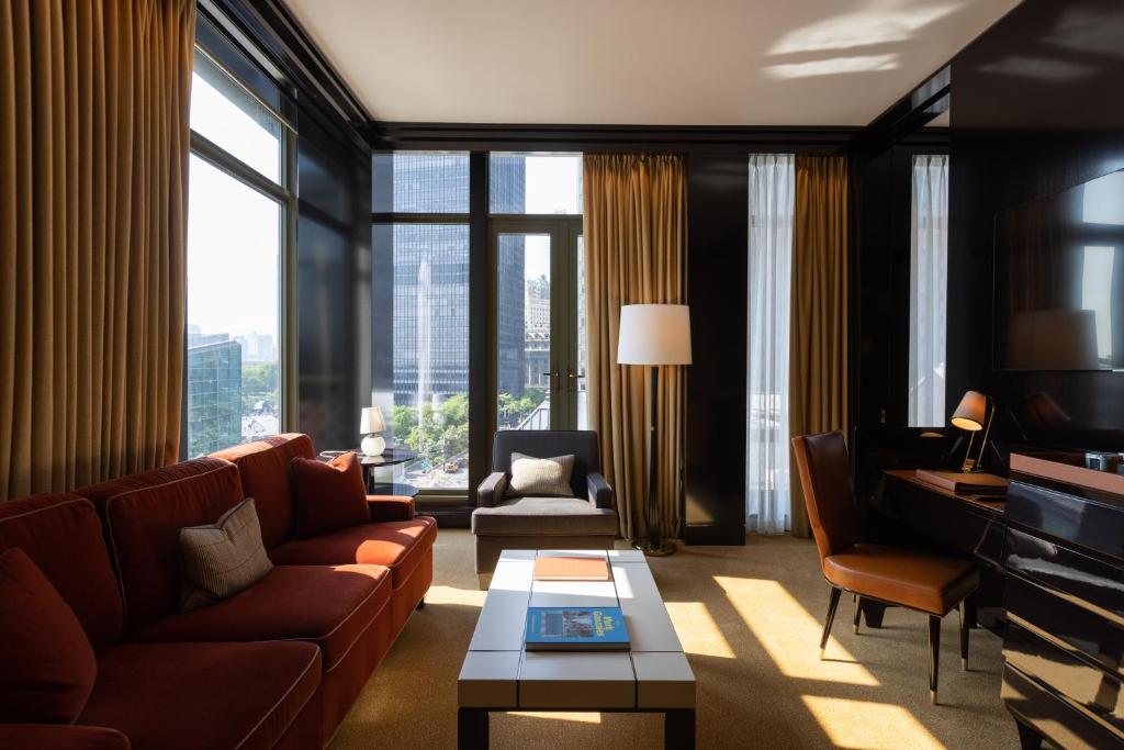 Battery Corner Suite Accessible - Image 1