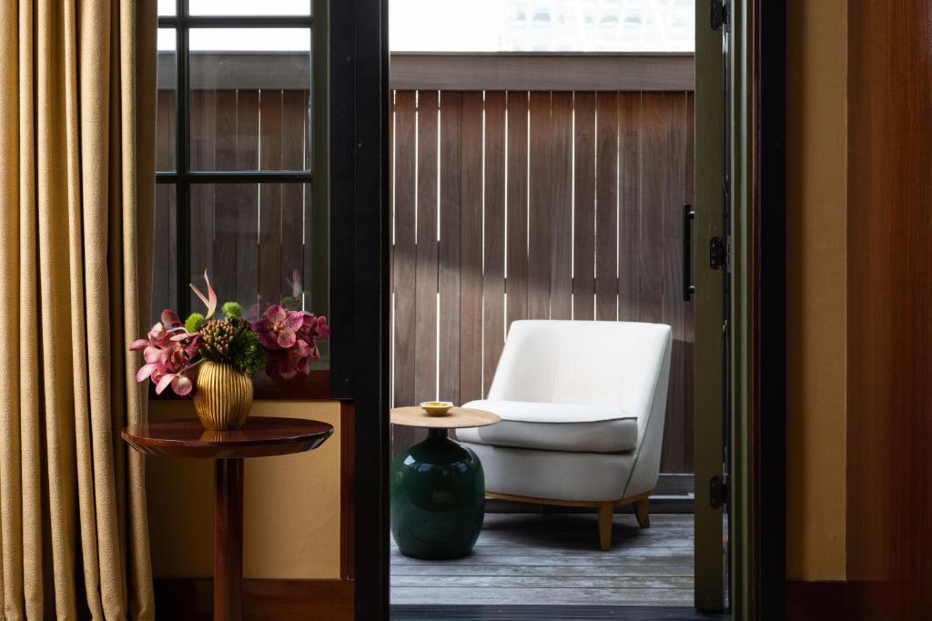 Deluxe City Patio King - Image 4