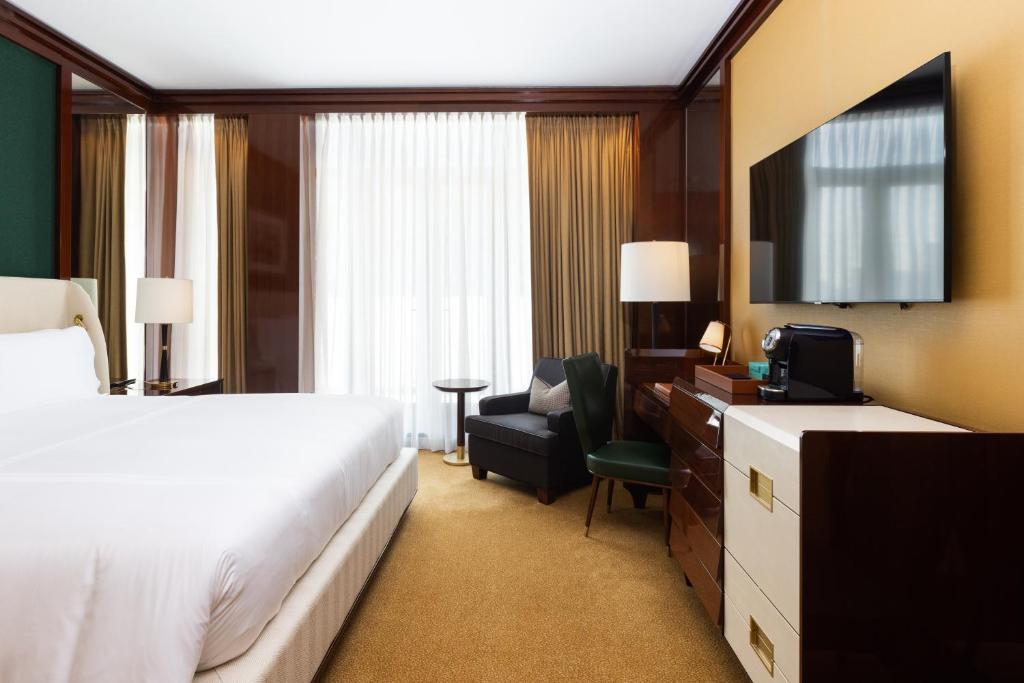 Deluxe City View King - Image 2