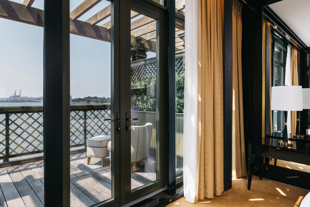 Premier River View Suite - Image 1