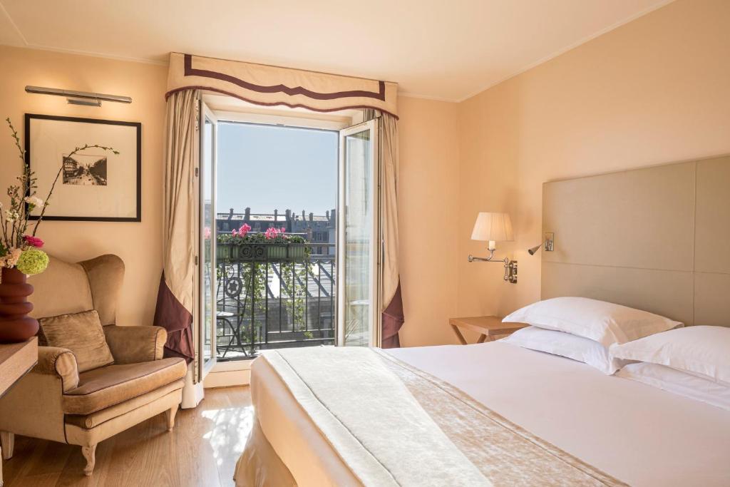Deluxe Double Room with Balcony - Image 1